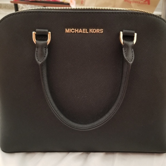Michael Kors Handbags - NWOT Michael Kors Black Purse